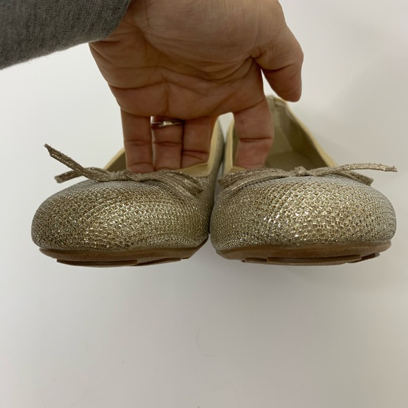 Stuart Weitzman Girls Fannie Gold Glitter Round Toe Bow Ballet Flats Size 5 - Picture 5 of 8